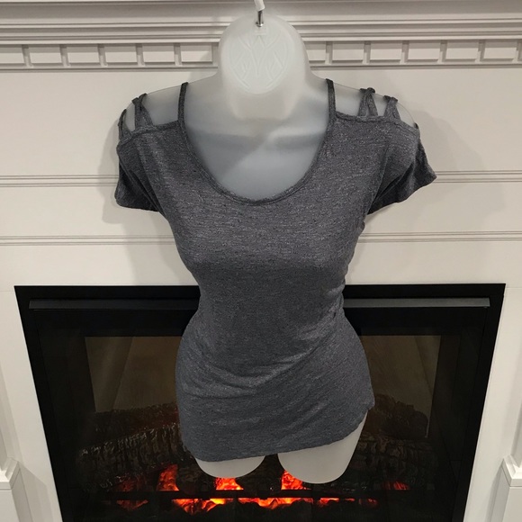 Tops - ☀️FIRST OFFER TAKES IT☀️